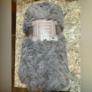 Ulta Beauty Limited Edition Gray Plush Throw. BNWT